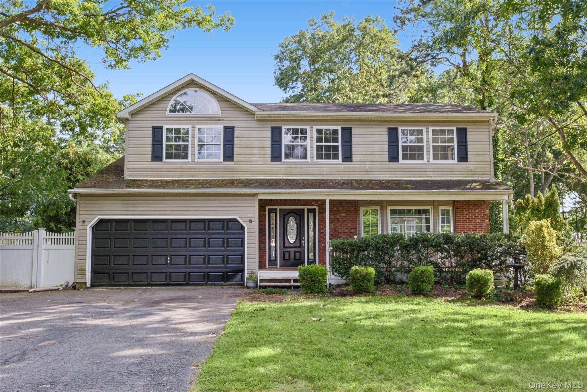 16 Jamaica AVE, Holtsville, NY 11742