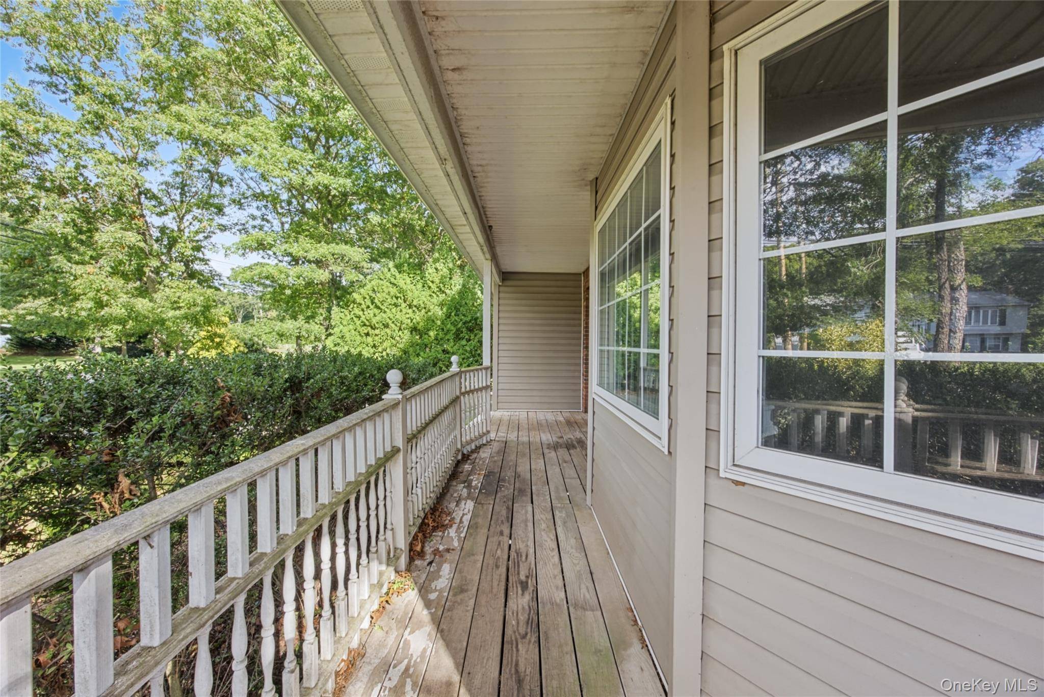 16 Jamaica AVE, Holtsville, NY 11742