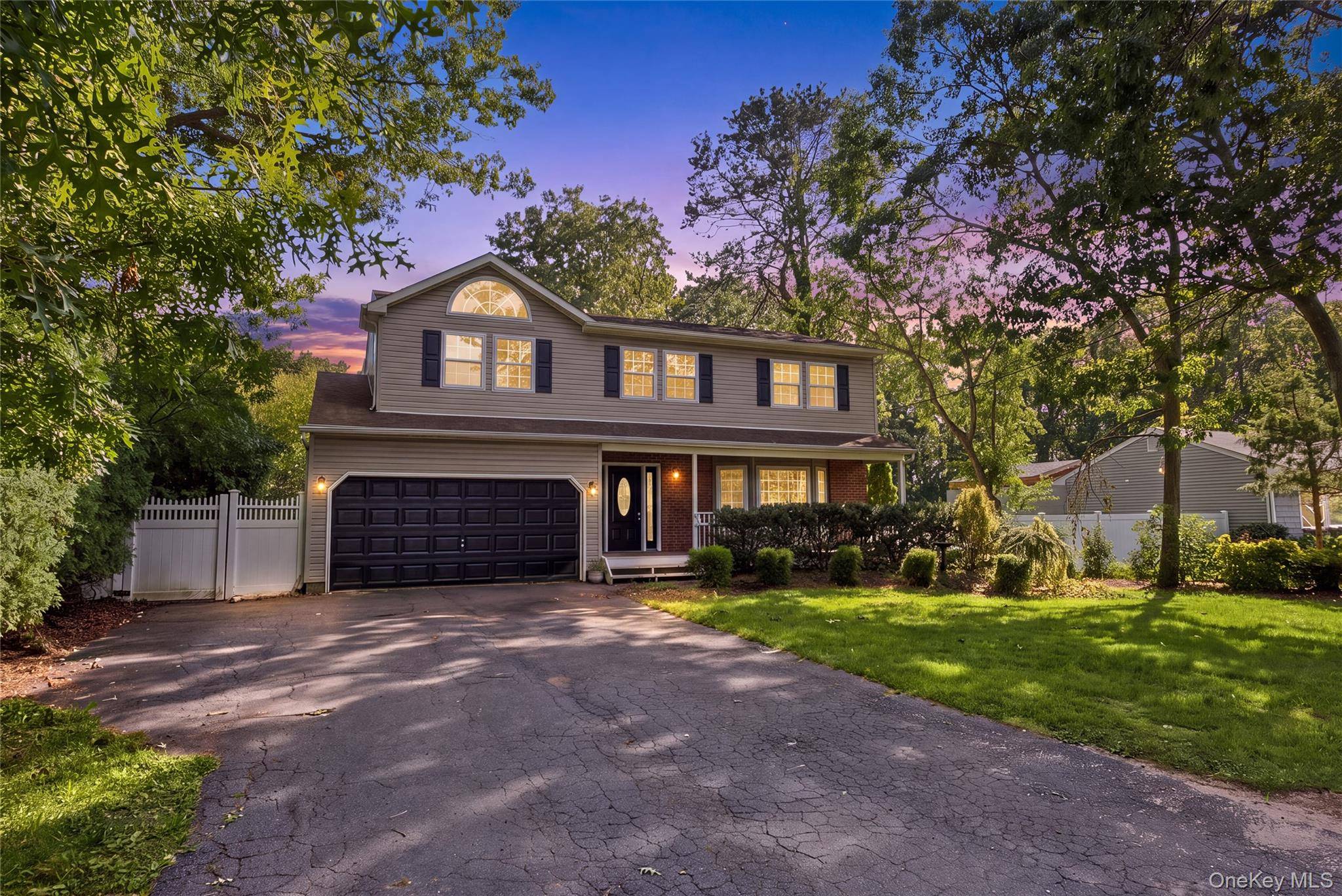 16 Jamaica AVE, Holtsville, NY 11742