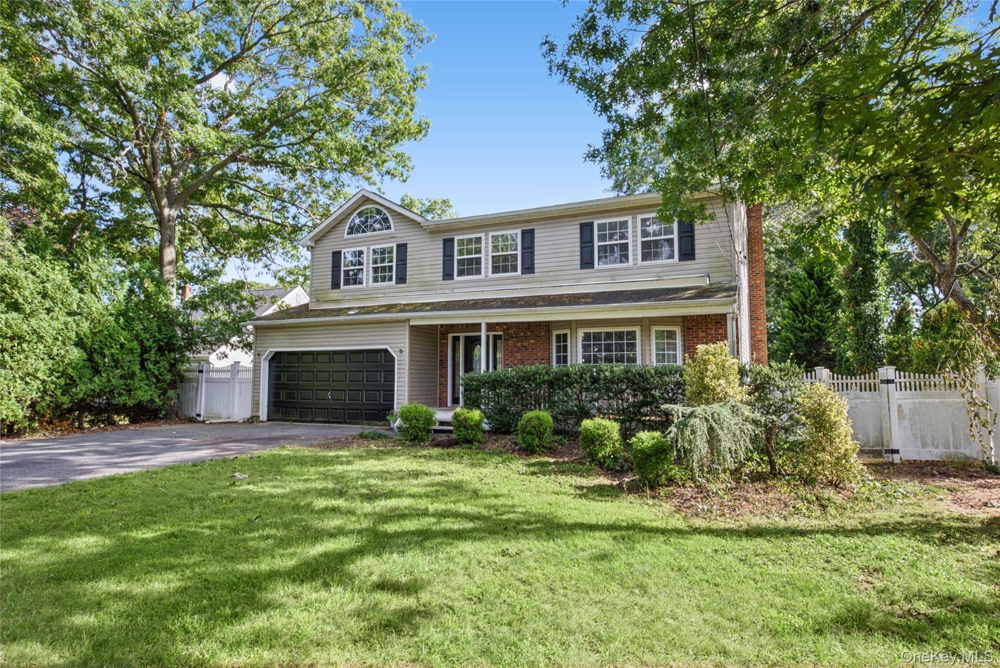 16 Jamaica AVE, Holtsville, NY 11742