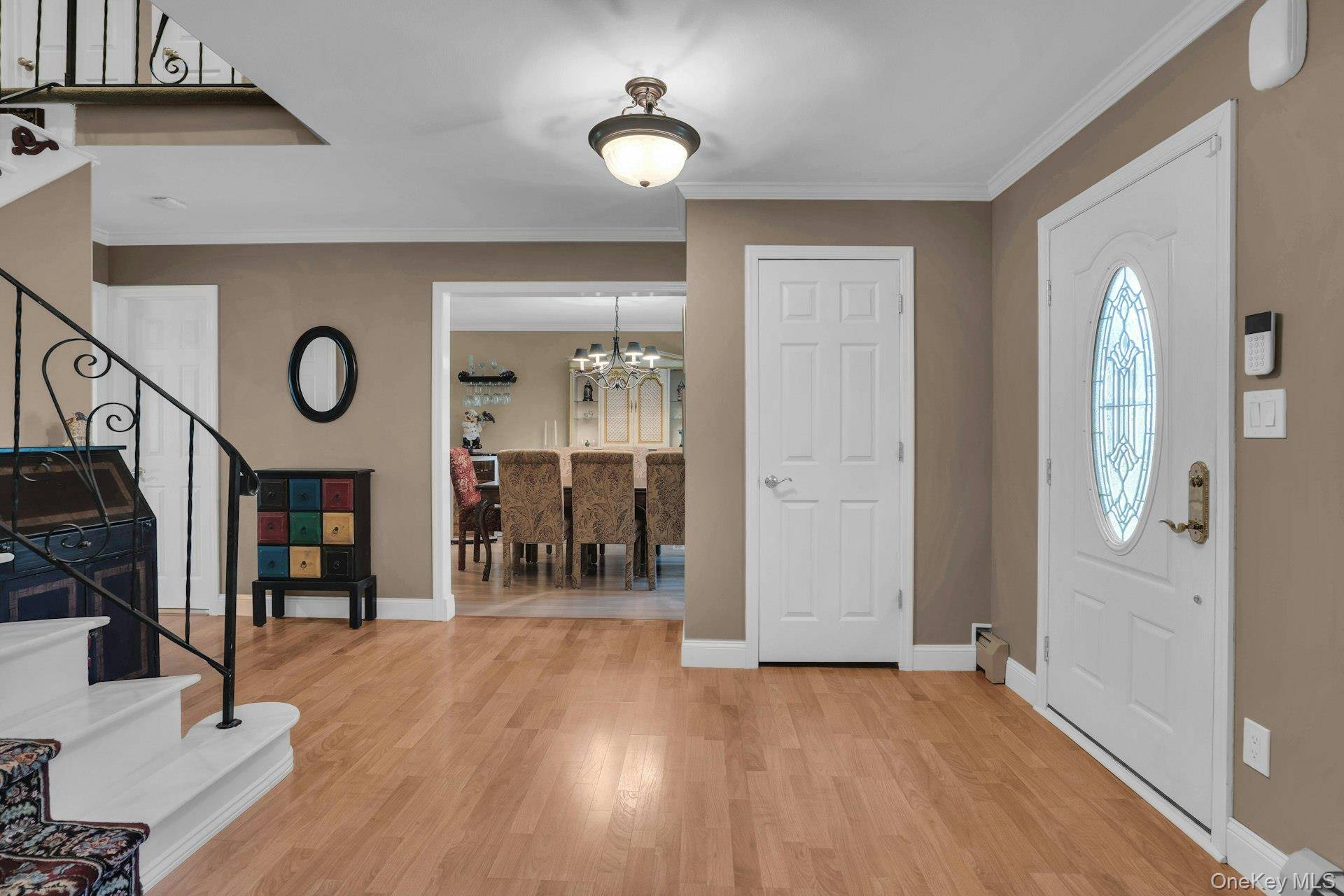 43 Stonehurst LN, Dix Hills, NY 11746