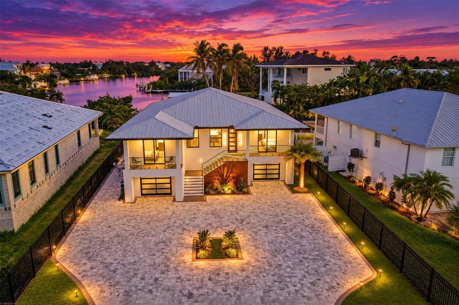3920 ROBERTS POINT RD, Sarasota, FL 34242