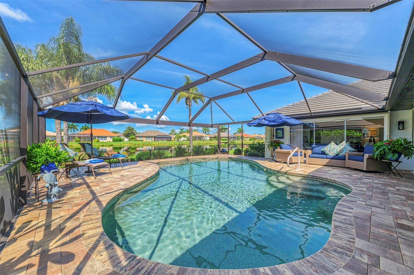 530 LAKE OF THE WOODS DR, Venice, FL 34293
