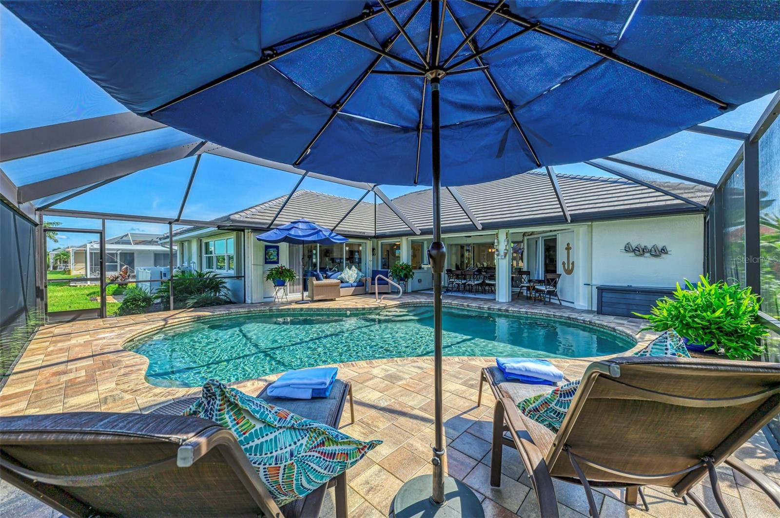530 LAKE OF THE WOODS DR, Venice, FL 34293