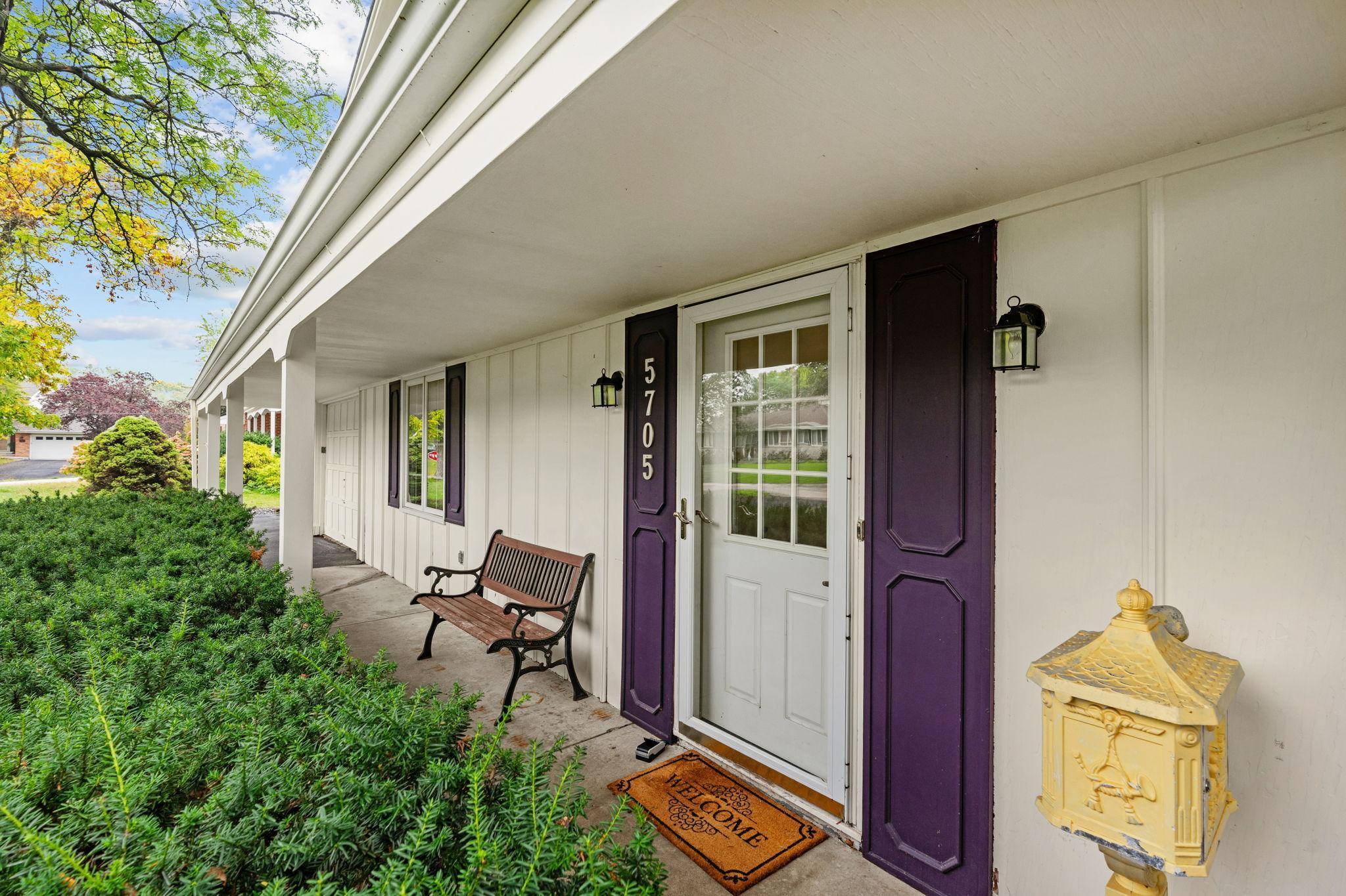 5705 Lois LN, Edina, MN 55439