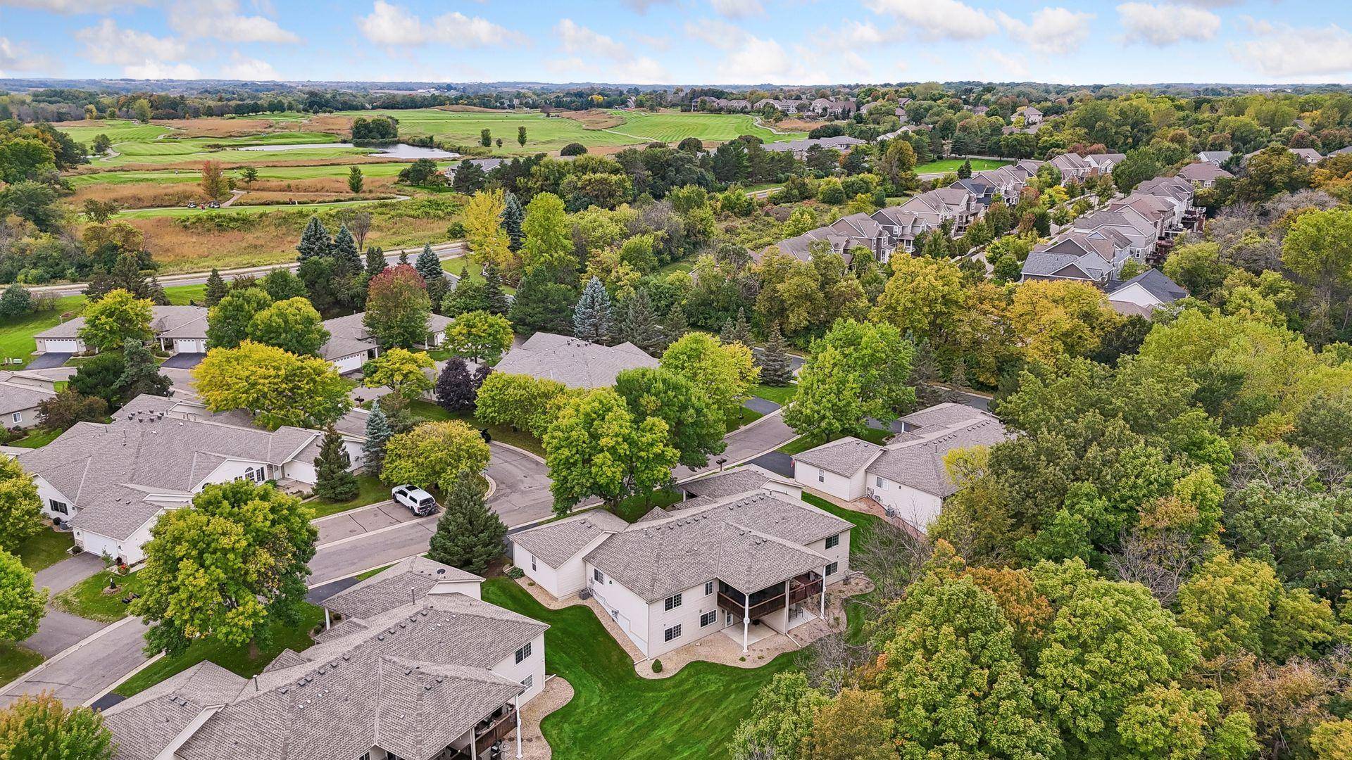 980 Carriage LN, Chaska, MN 55318
