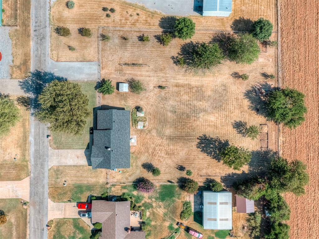 15070 Tomahawk DR, Yukon, OK 73099
