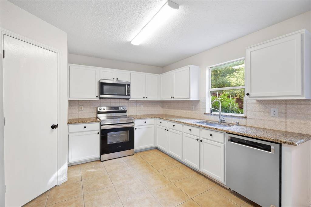 9209 Glen Falls Lane, Denton, TX 76210