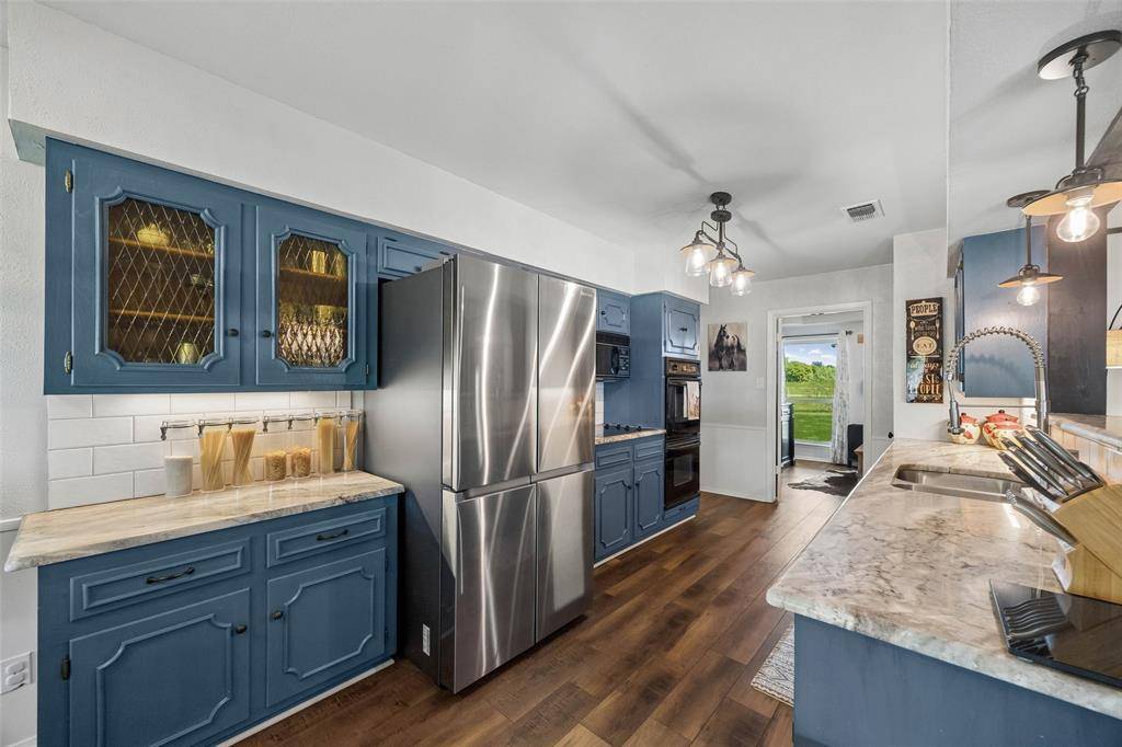 101 Laguna Vista Drive, Waxahachie, TX 75165