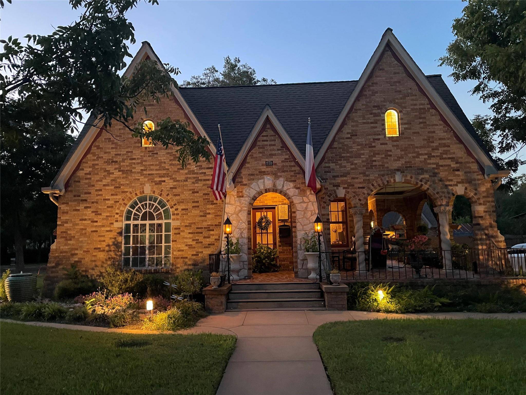 710 W 11th ST, Taylor, TX 76574