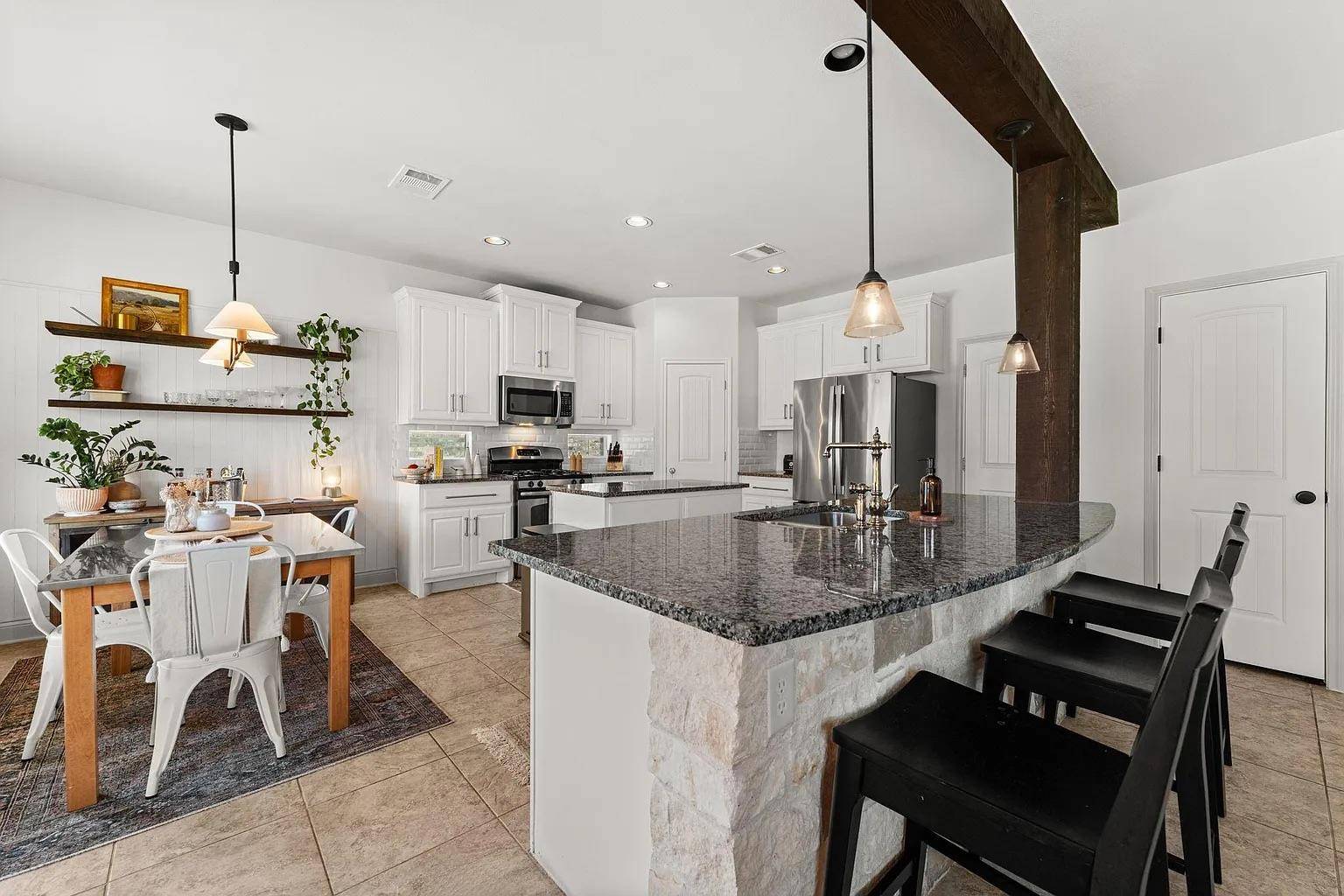11005 Desert Willow LOOP, Austin, TX 78748