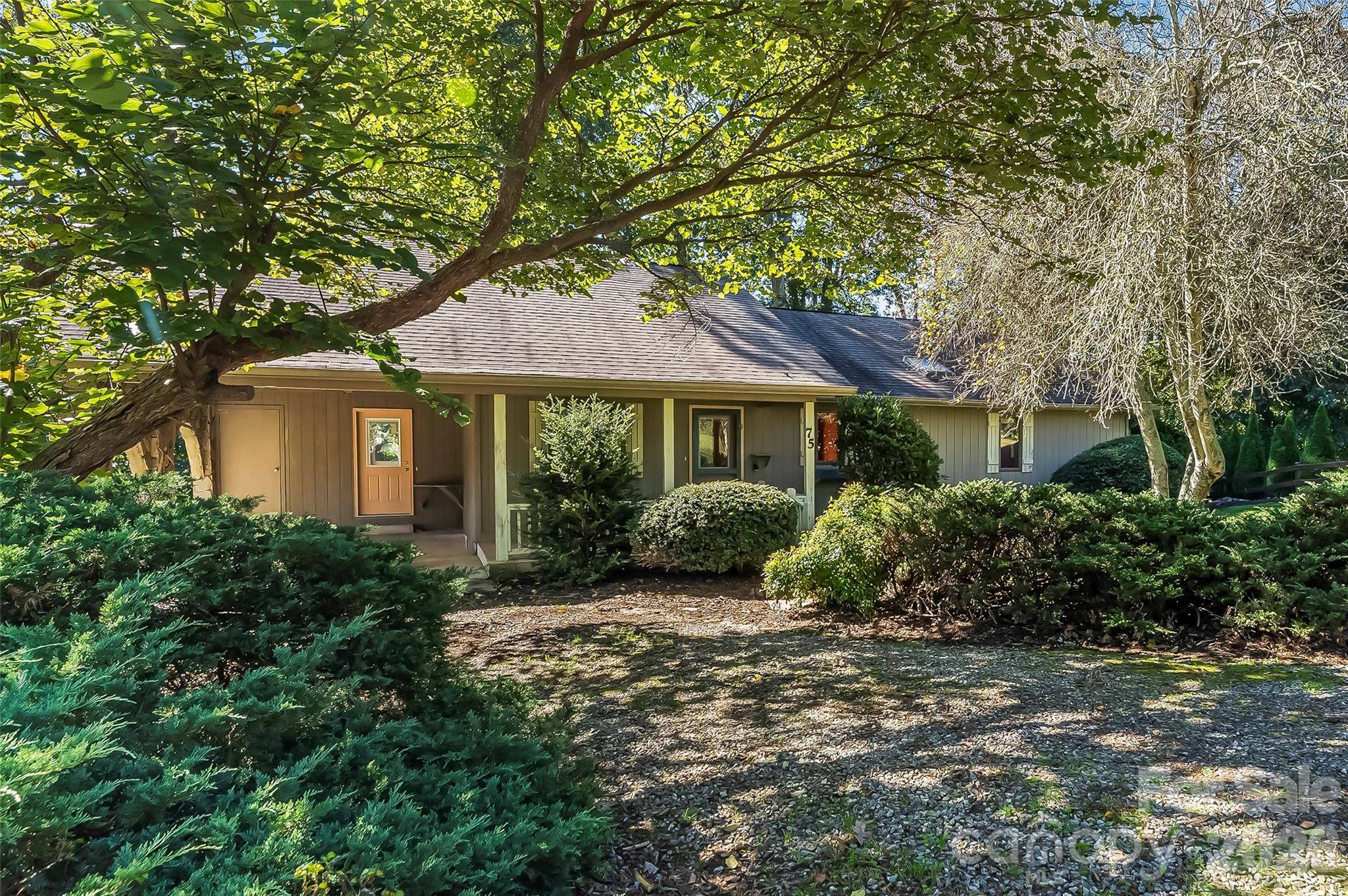 75 Bluebird LN, Waynesville, NC 28785