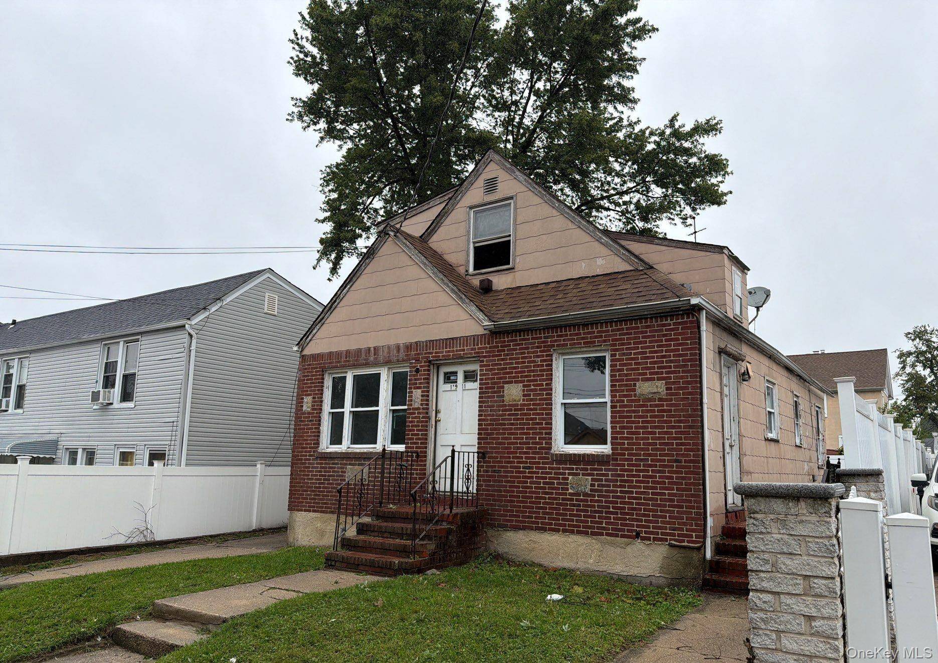 119-11 194th ST, Saint Albans, NY 11412