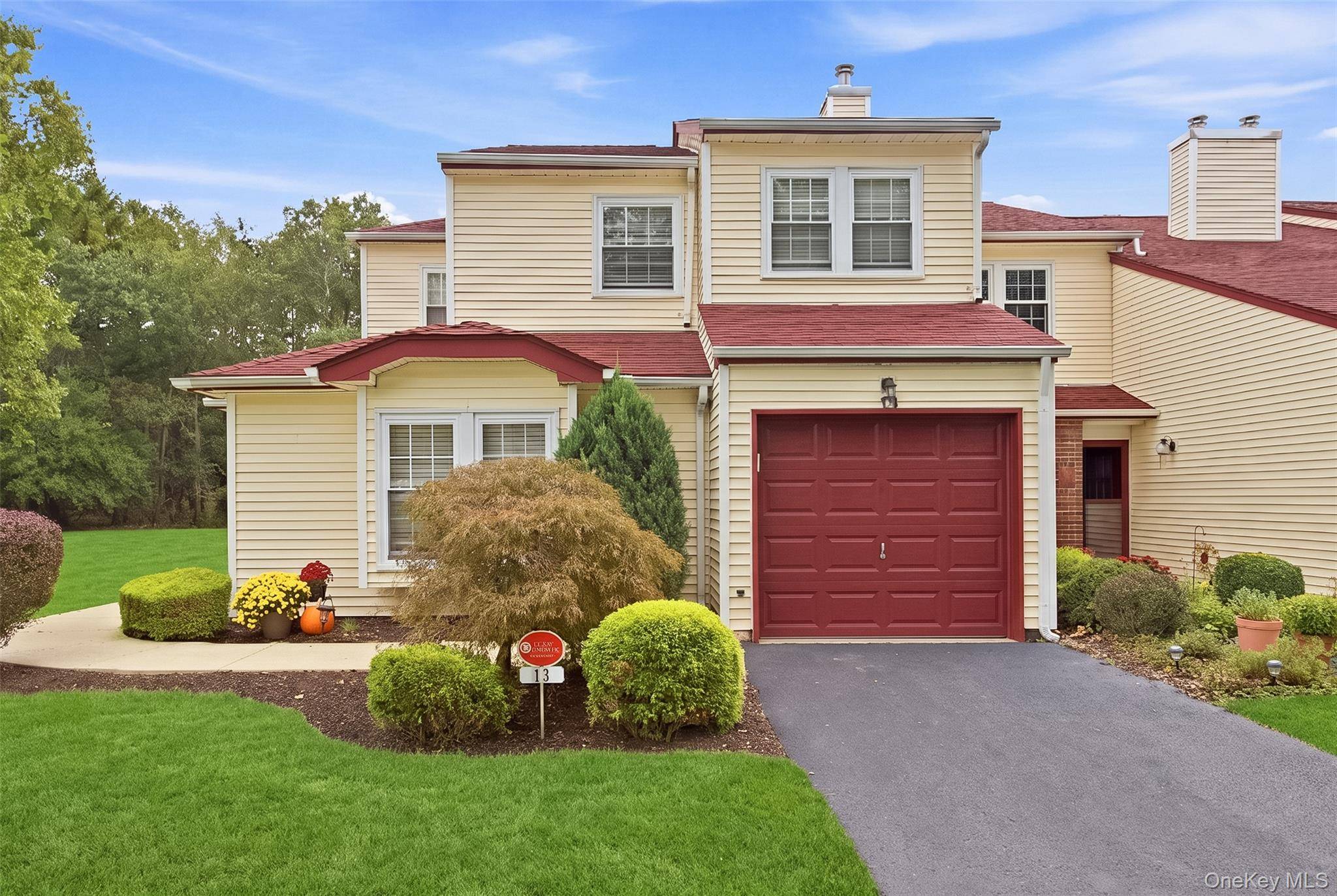 13 Hancock CT, Coram, NY 11727