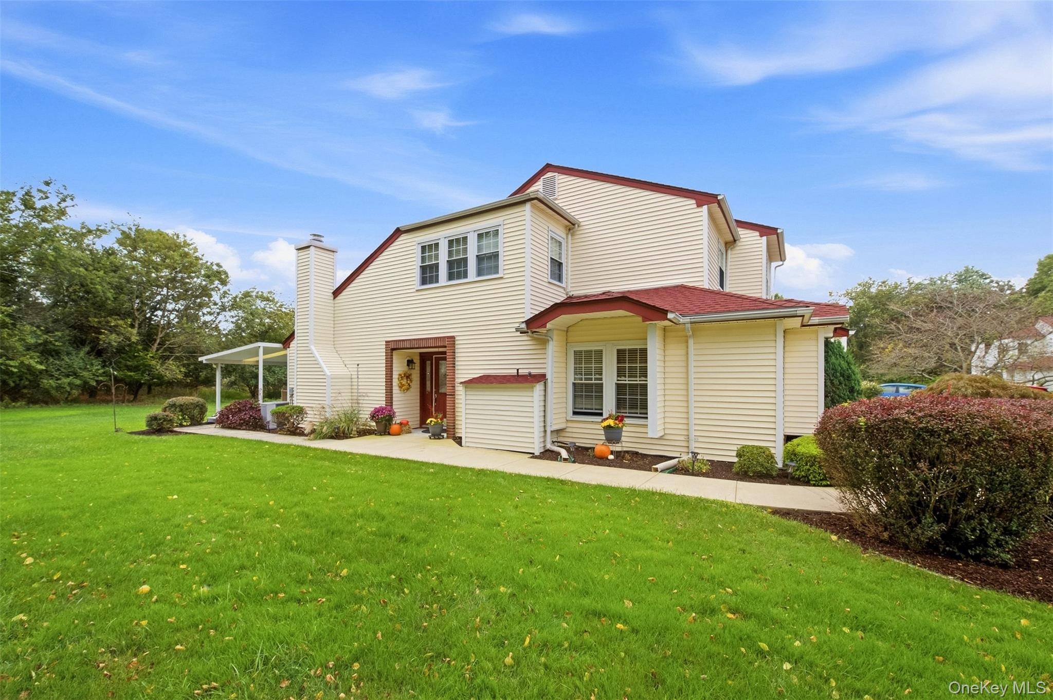 13 Hancock CT, Coram, NY 11727