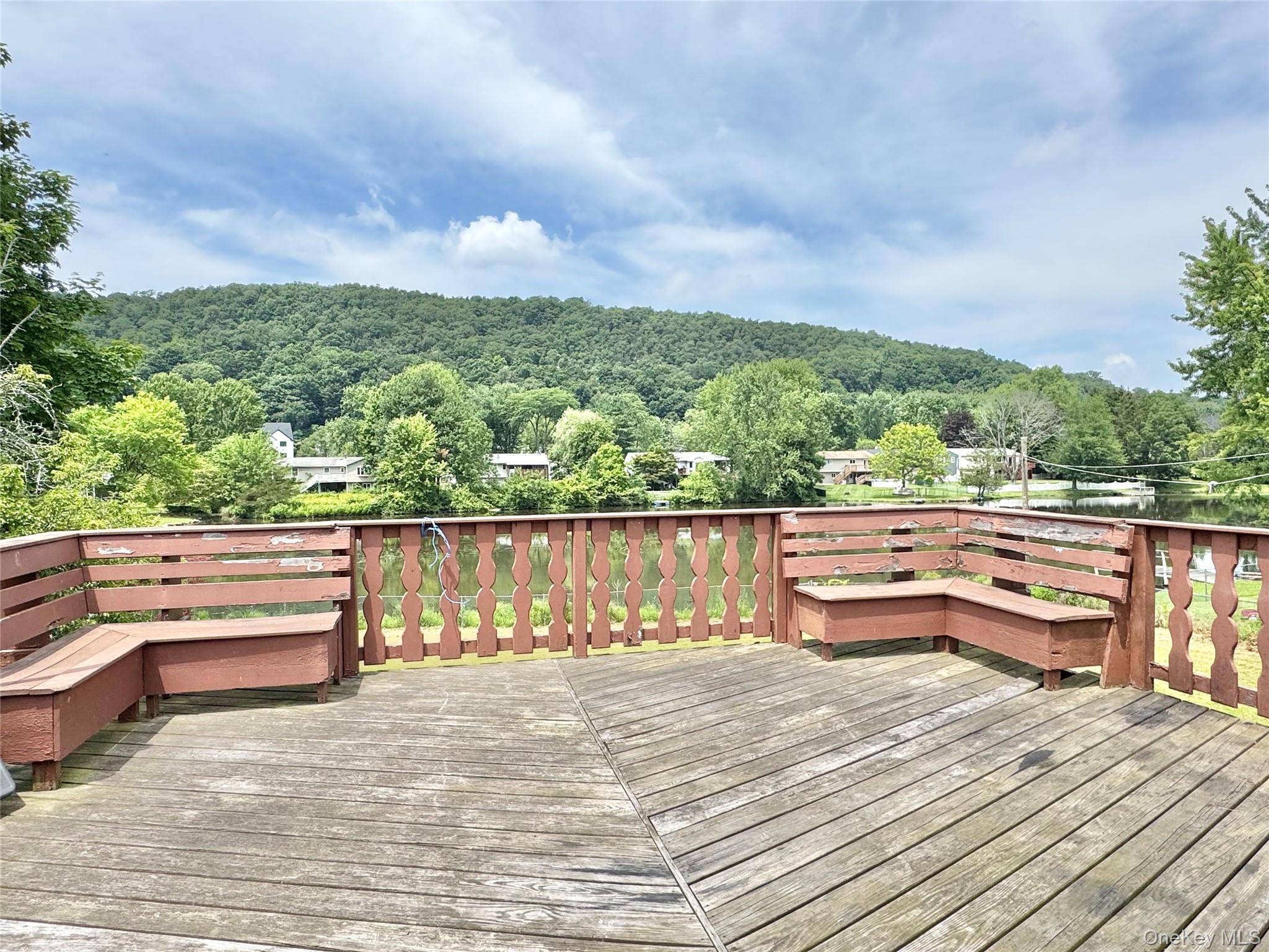 42 Merriewold LN, Monroe, NY 10950