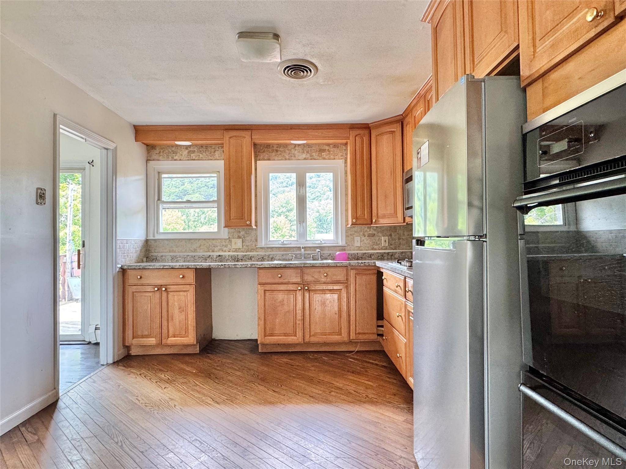 42 Merriewold LN, Monroe, NY 10950