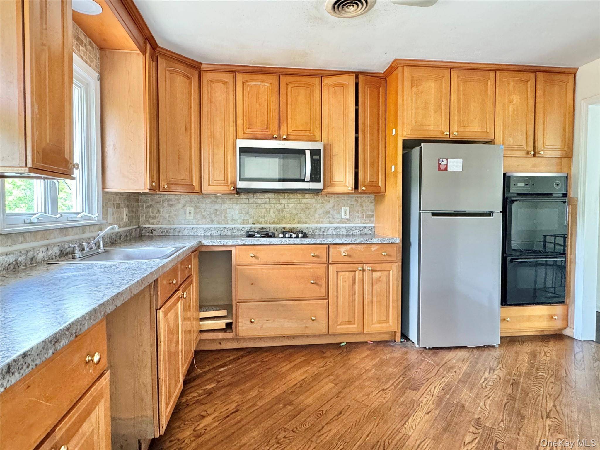 42 Merriewold LN, Monroe, NY 10950
