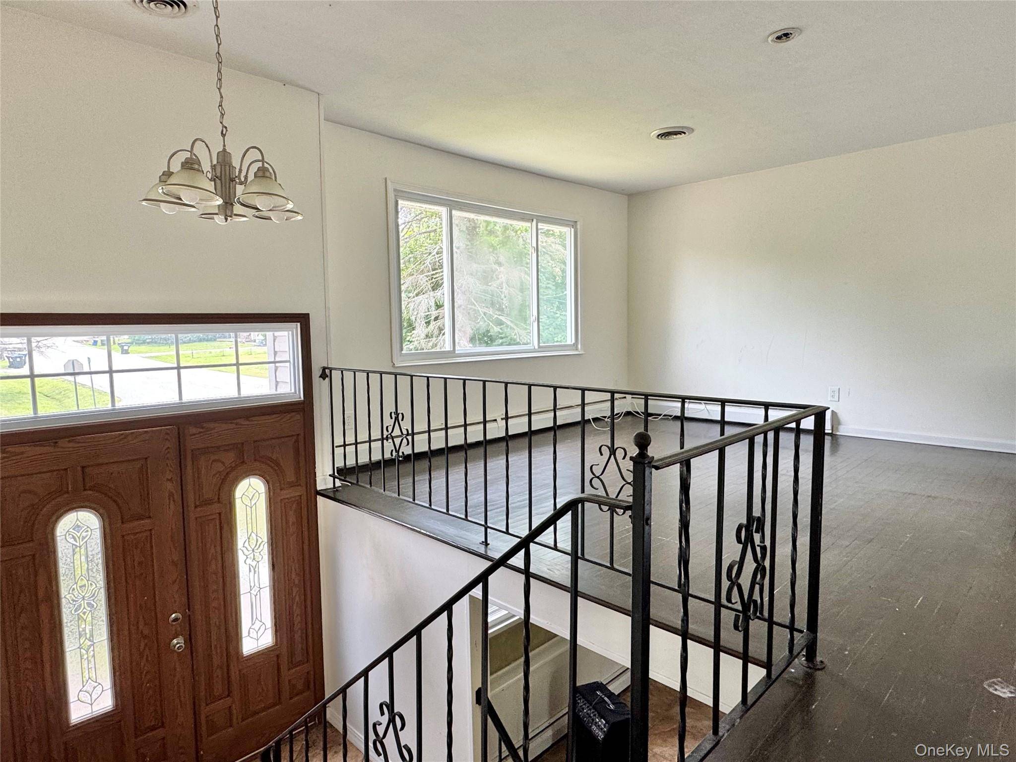 42 Merriewold LN, Monroe, NY 10950