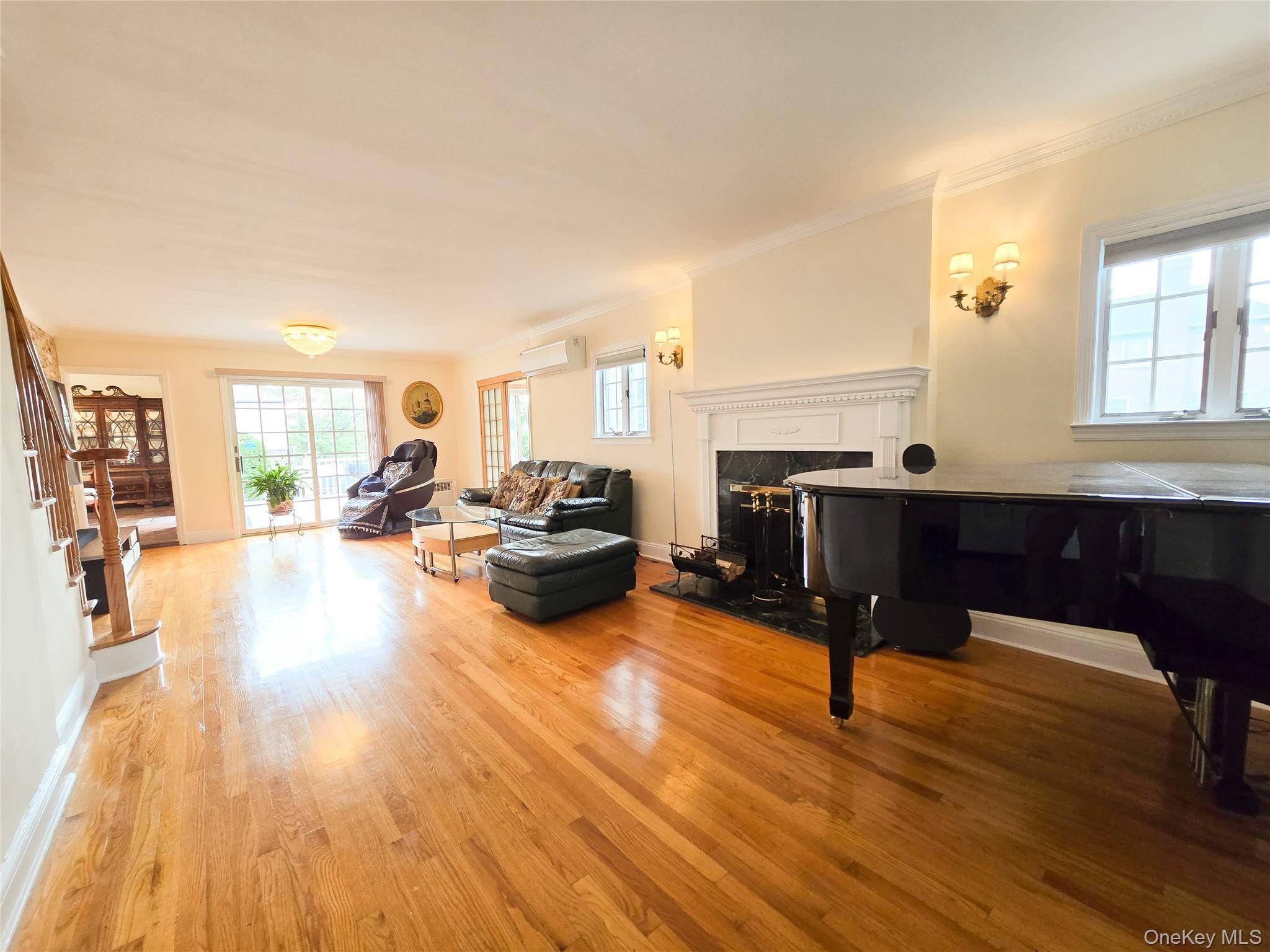 56-49 215 ST, Bayside, NY 11364