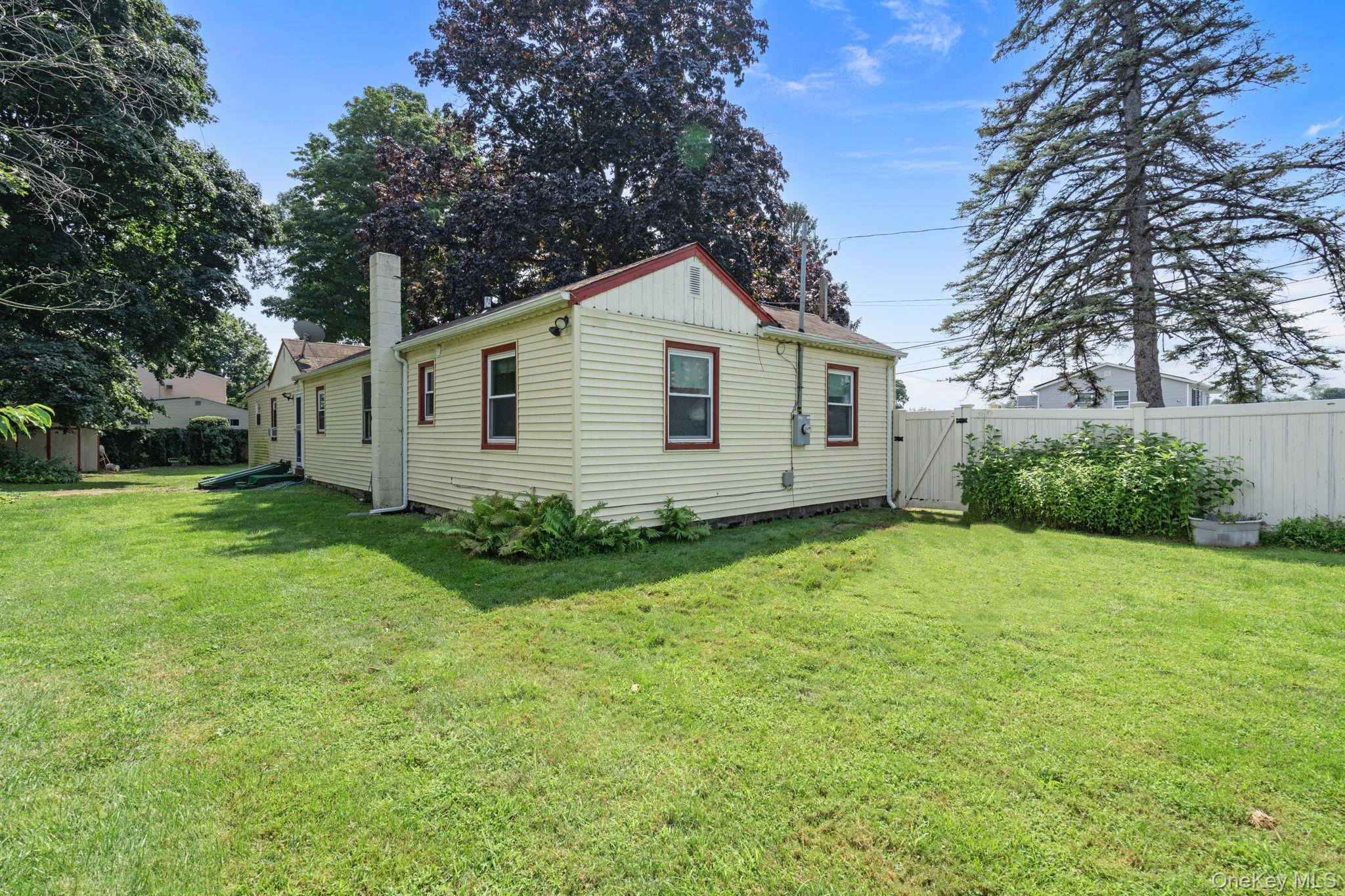 125 1st ST, Brentwood, NY 11717