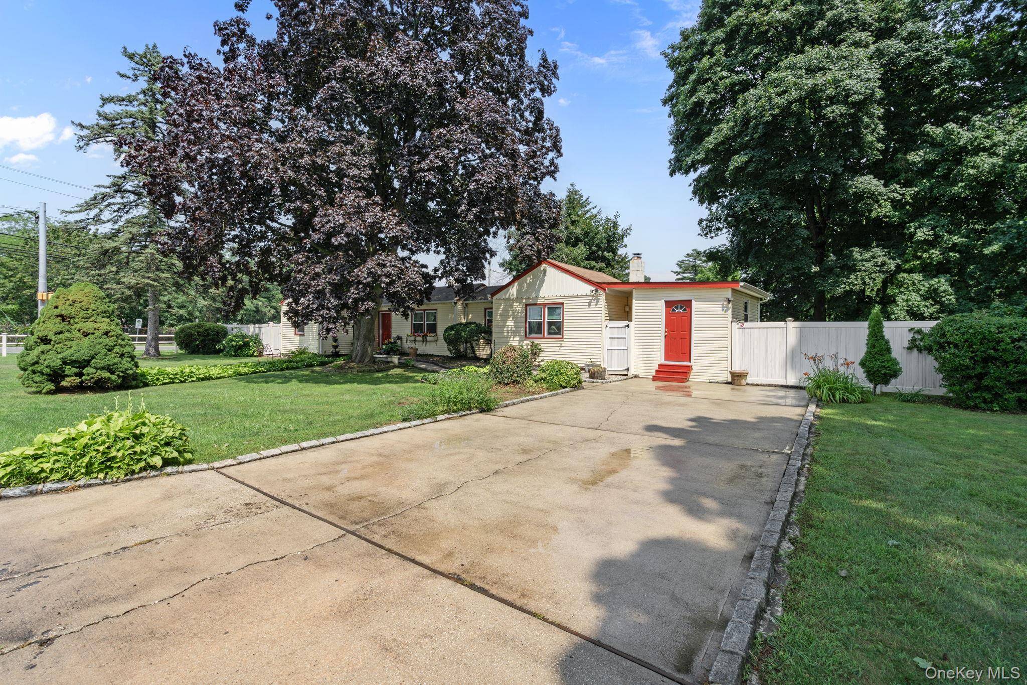 125 1st ST, Brentwood, NY 11717