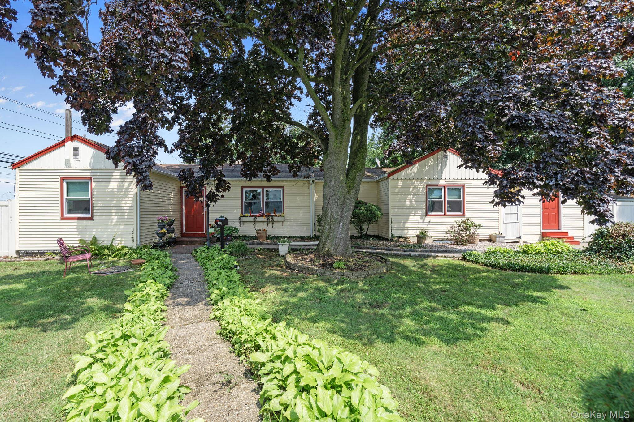 125 1st ST, Brentwood, NY 11717