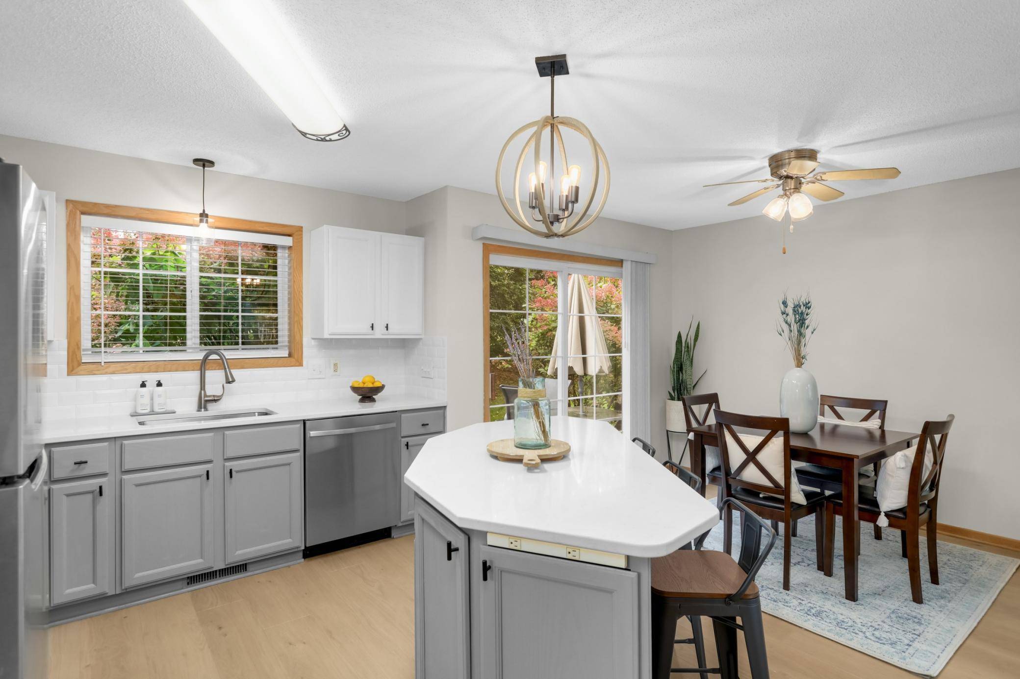 547 Mission Hills WAY W, Chanhassen, MN 55317
