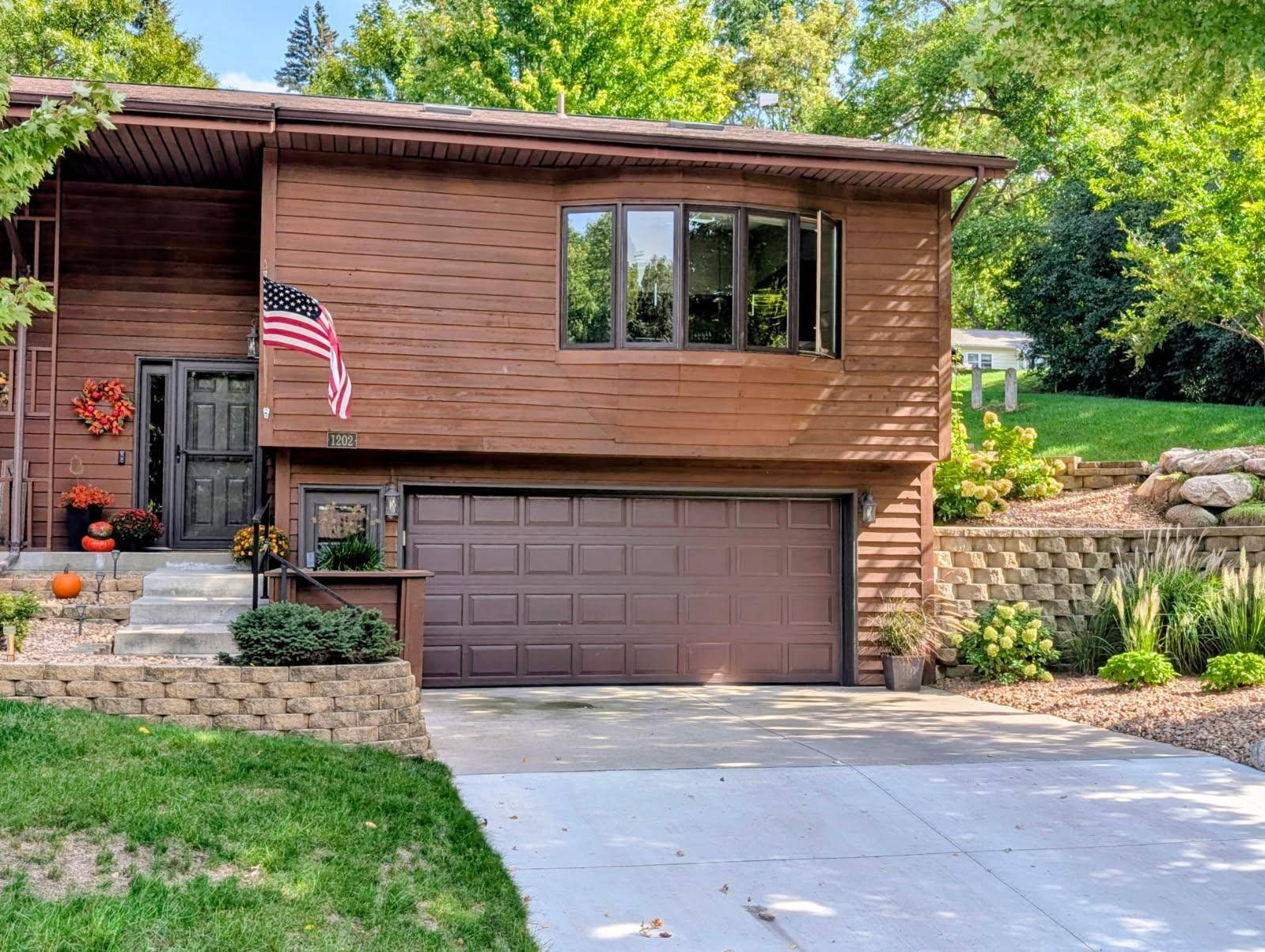 1202 Oak DR, Montevideo, MN 56265