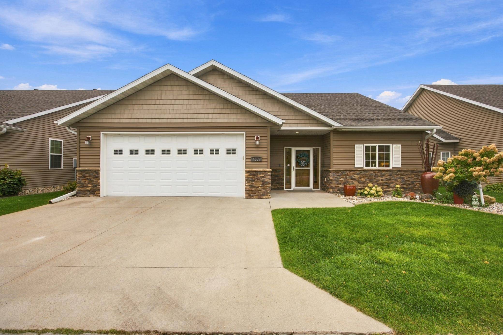 4366 Redwood LN S, Fargo, ND 58104
