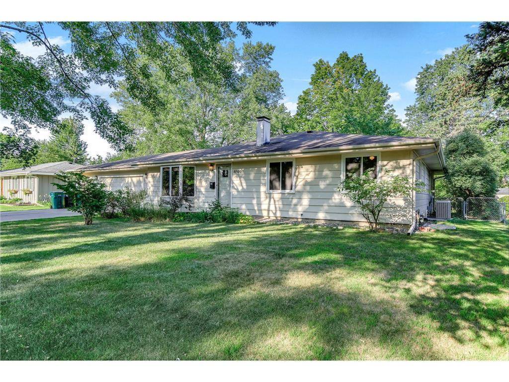 8500 Quinn AVE S, Bloomington, MN 55437