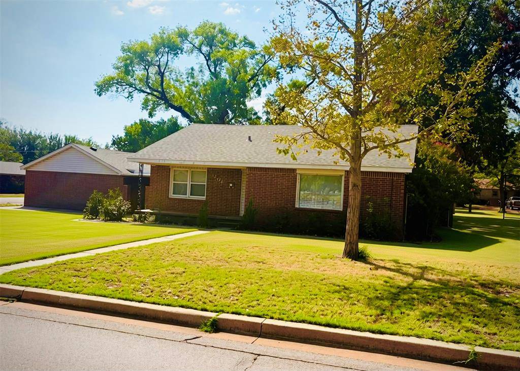 1204 W C AVE, Elk City, OK 73644