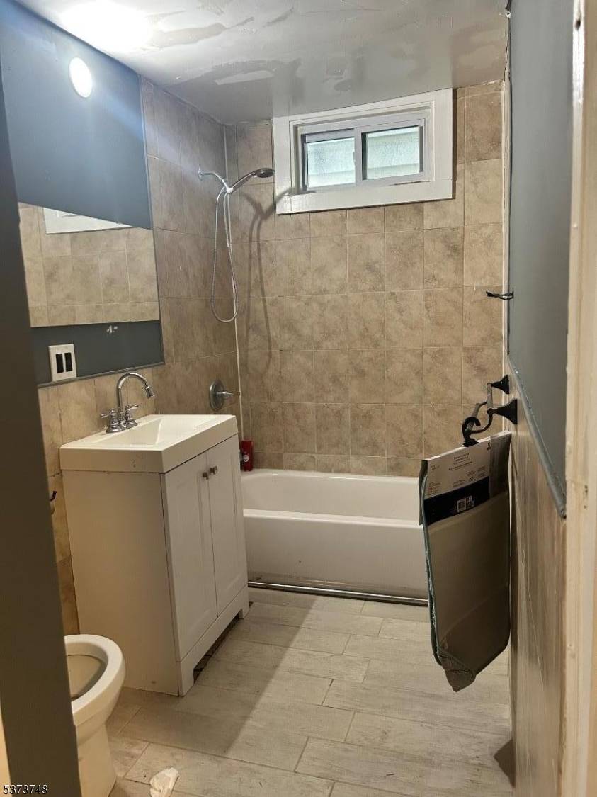 491 Norwood St, East Orange City, NJ 07018