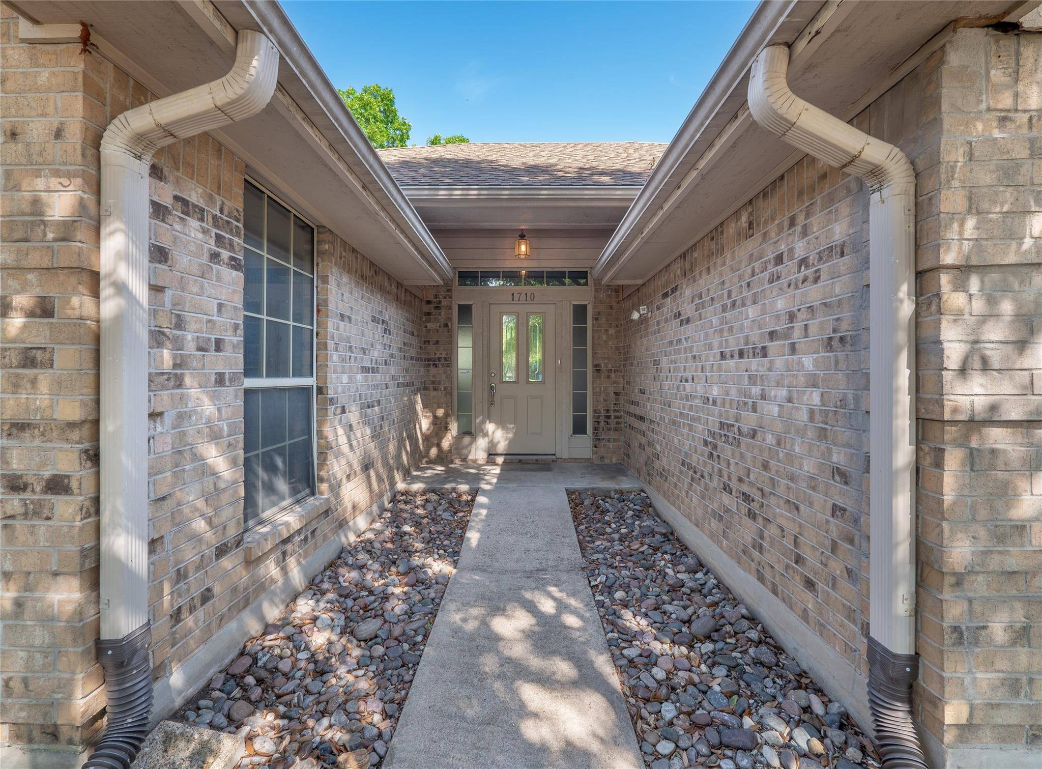 1710 Oaklawn DR, Taylor, TX 76574