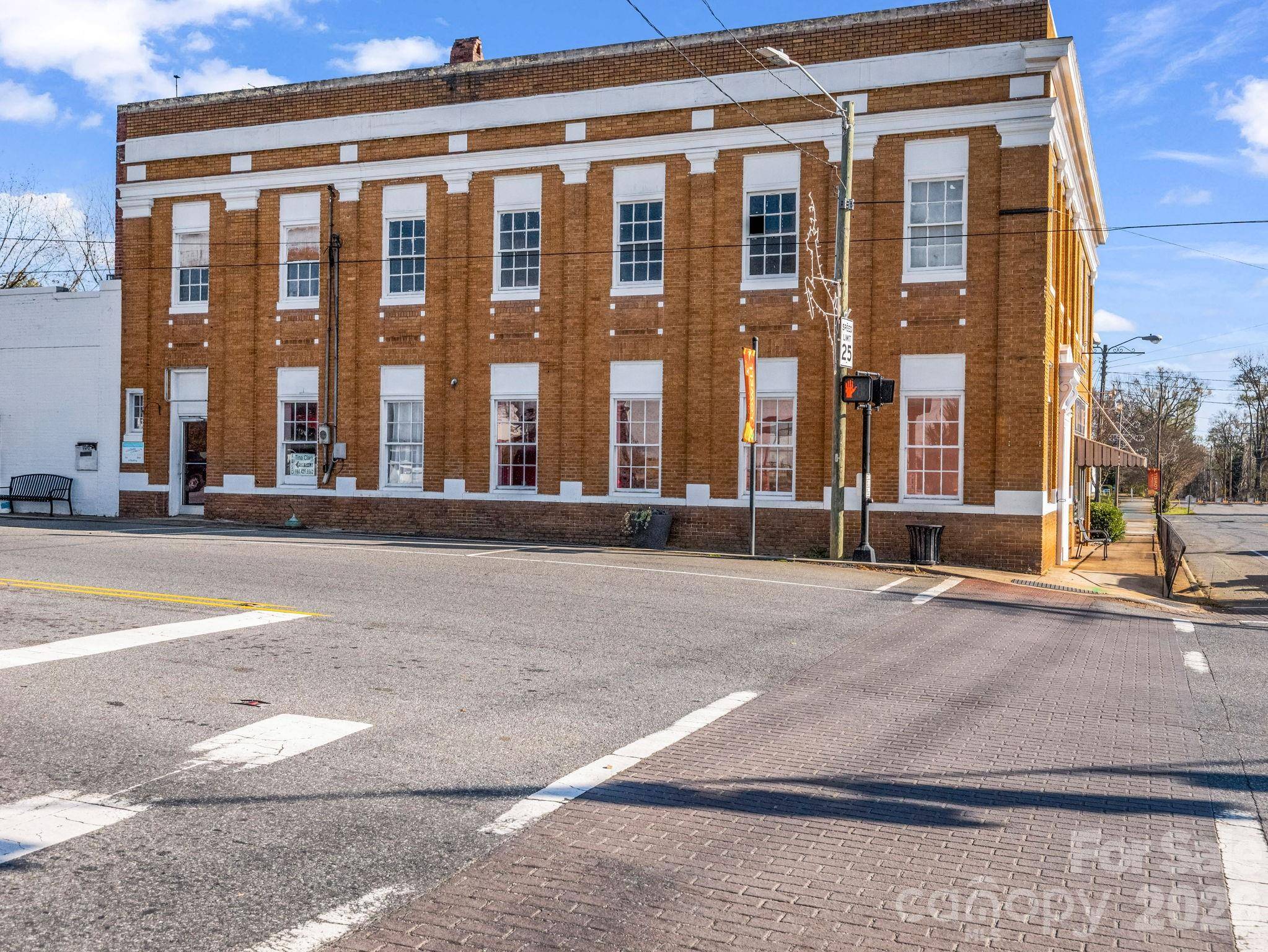 101 E FIRST ST, Lowell, NC 28098