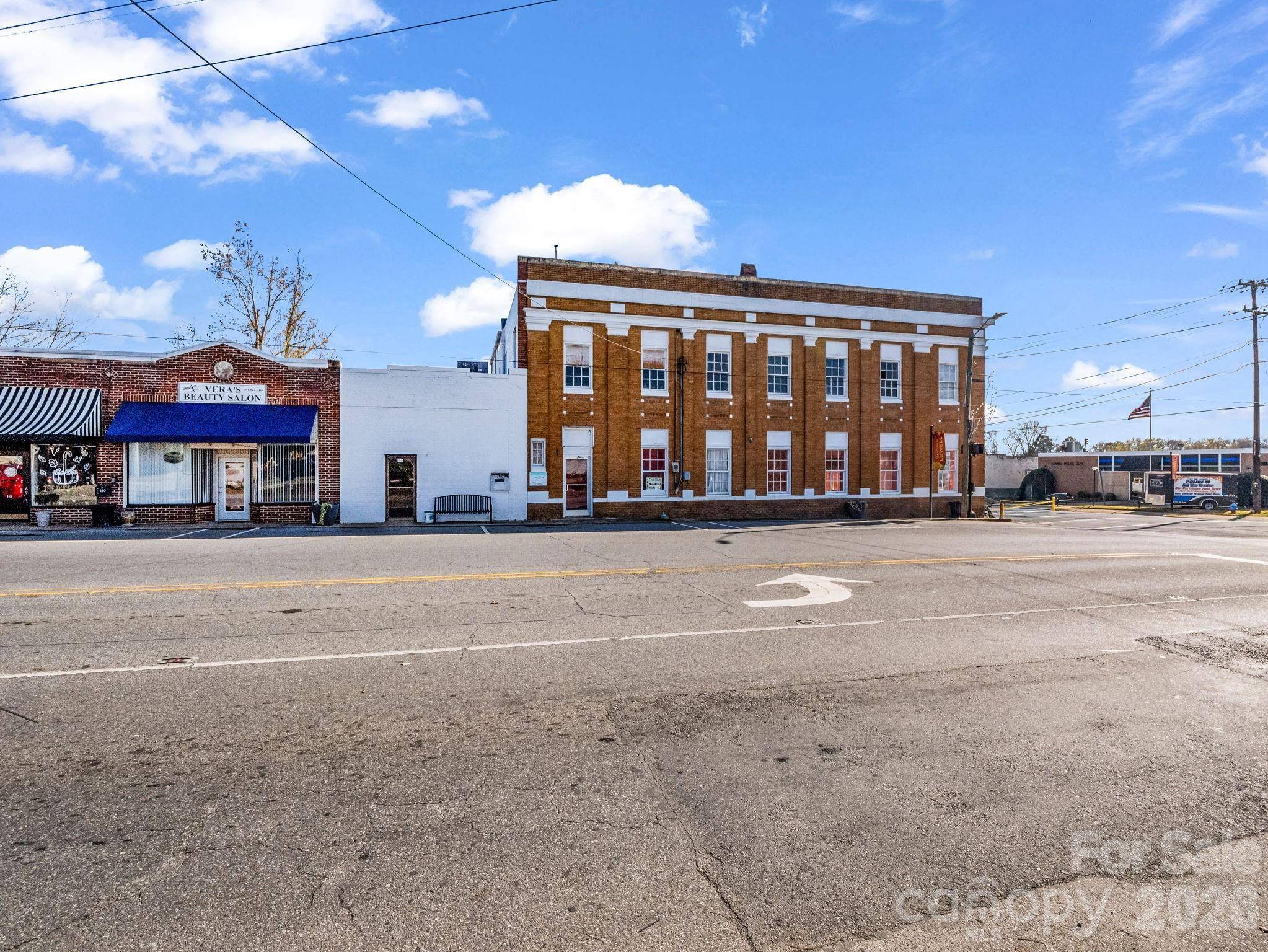 101 E FIRST ST, Lowell, NC 28098