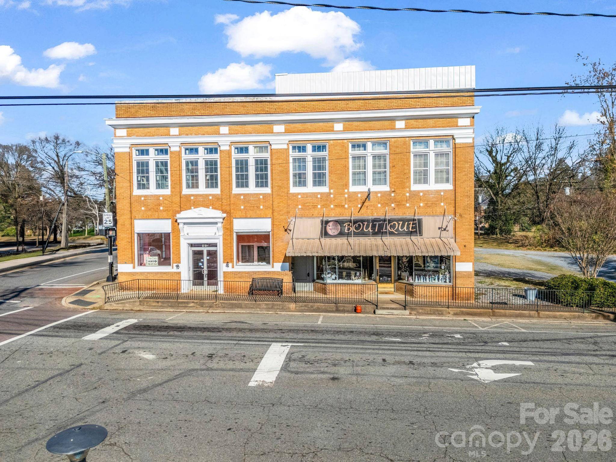 101 E FIRST ST, Lowell, NC 28098