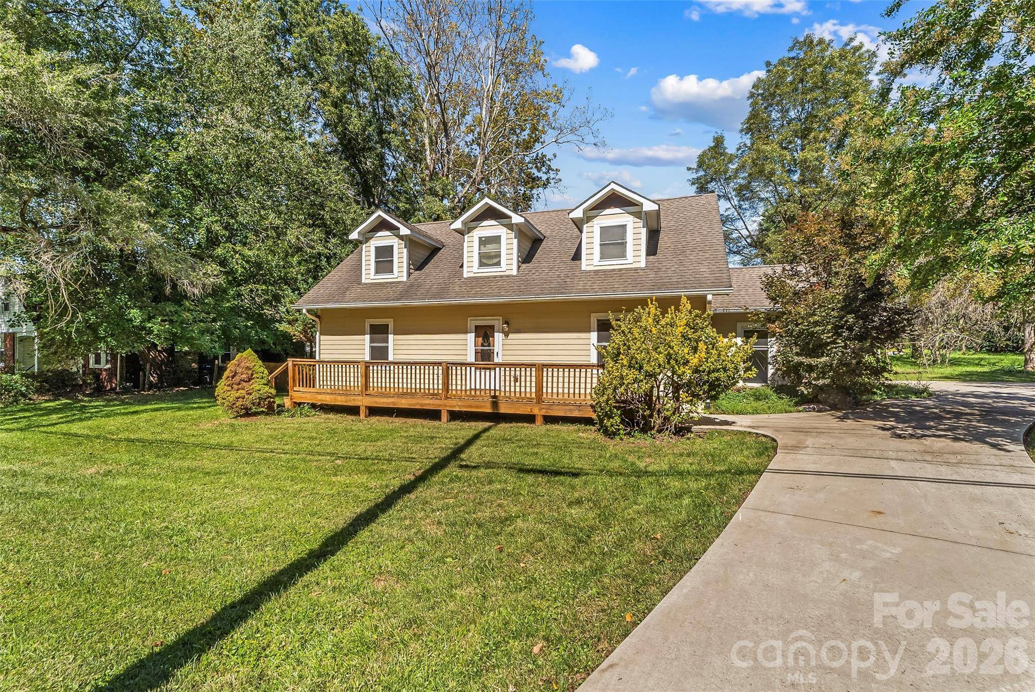 221 Old US 70 HWY E, Black Mountain, NC 28711