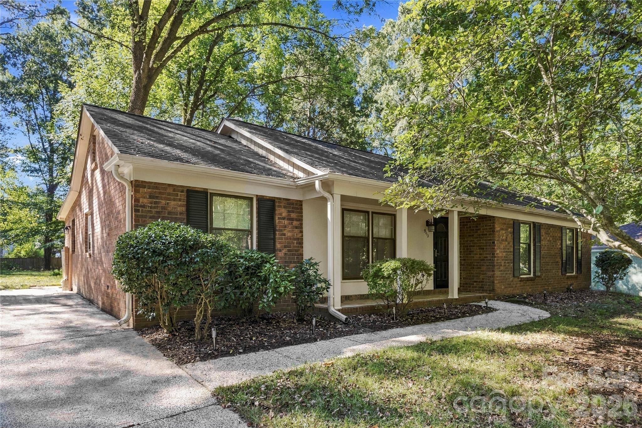 9112 Sardis Forest DR, Charlotte, NC 28270
