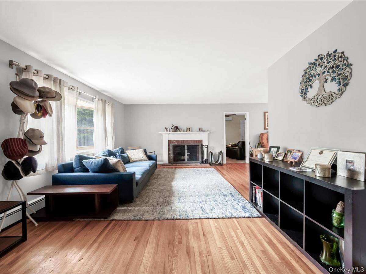 7 Sharon AVE, East Setauket, NY 11733