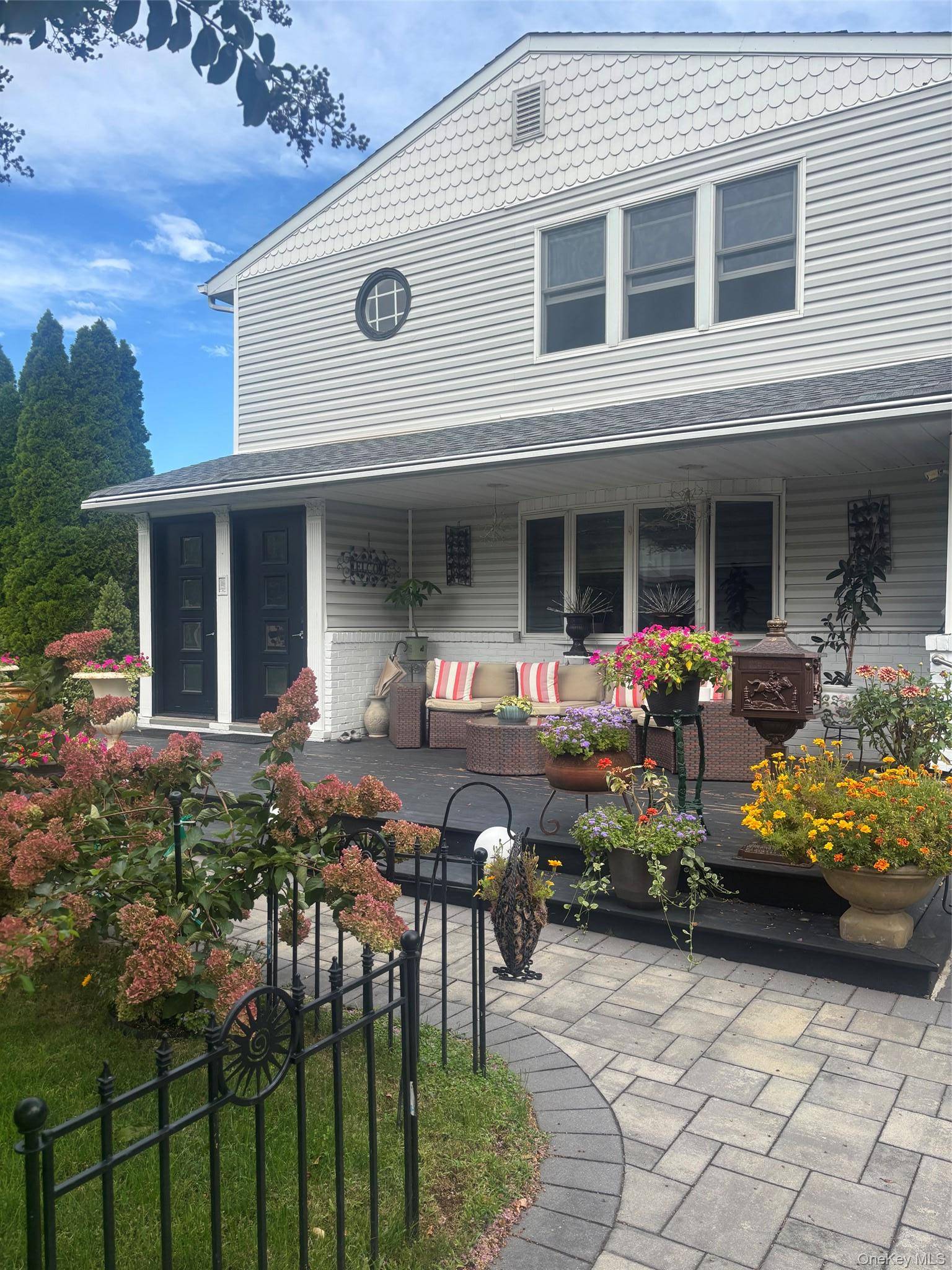 27 Hendrick AVE #Upper, Glen Cove, NY 11542