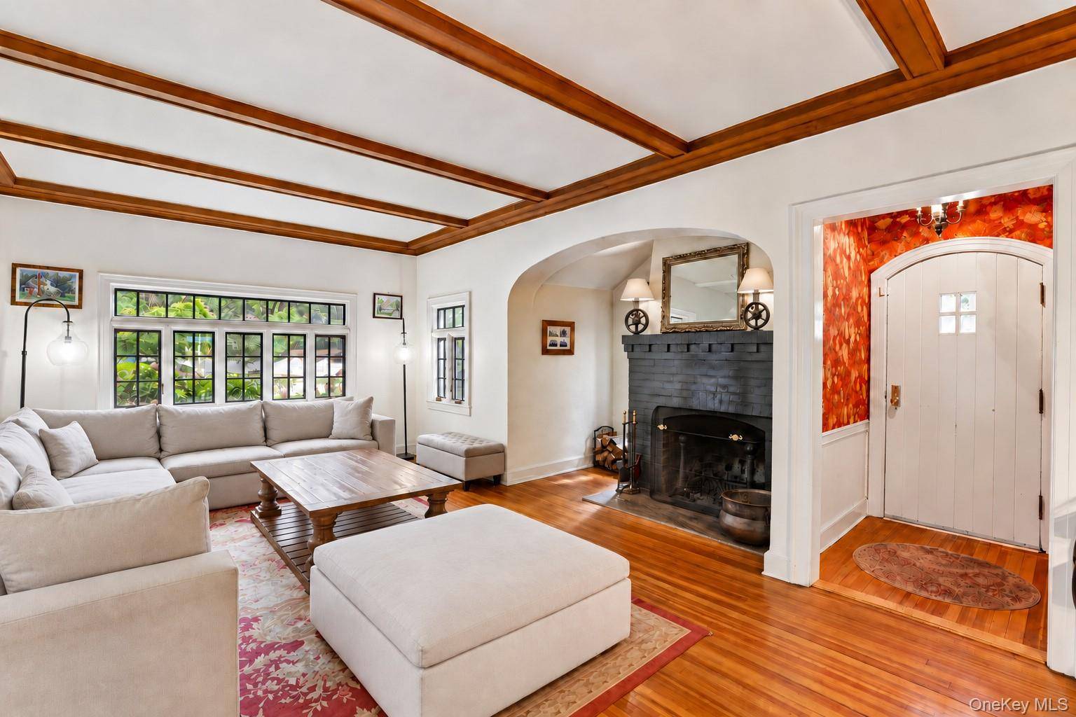 800 Washington DR, Centerport, NY 11721