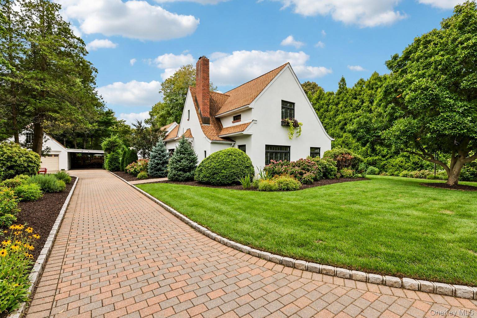 800 Washington DR, Centerport, NY 11721