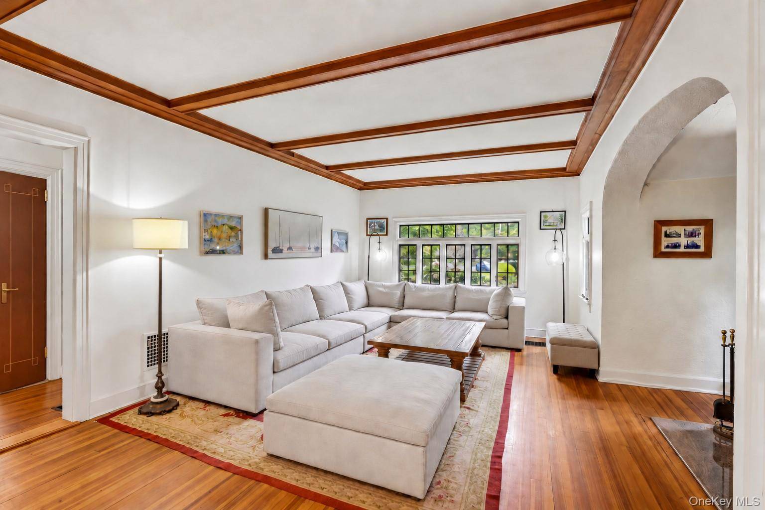 800 Washington DR, Centerport, NY 11721