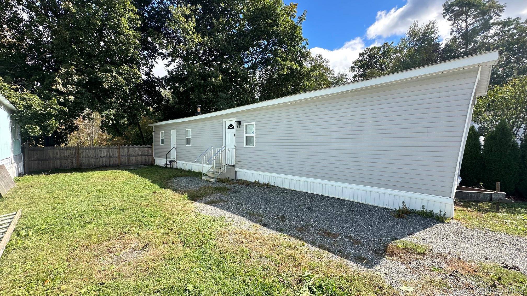 33 Debra Ct. 33 Debra Ct., Poughkeepsie, NY 12601
