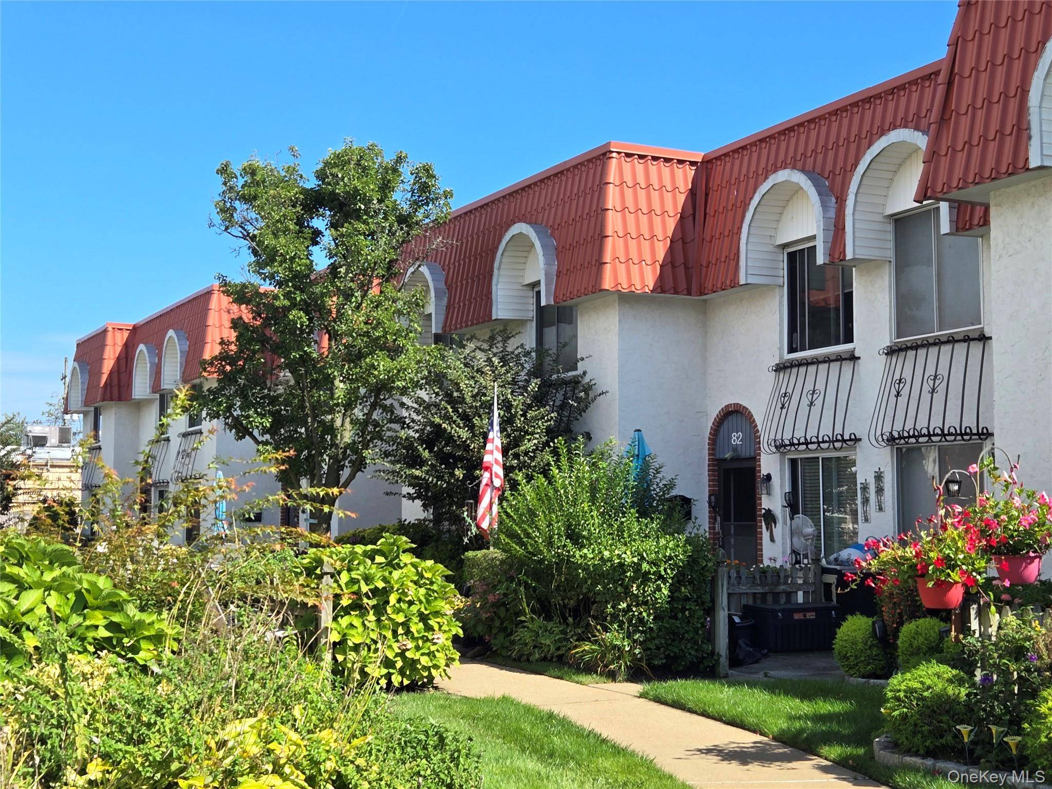 82 Alhambra DR, Oceanside, NY 11572