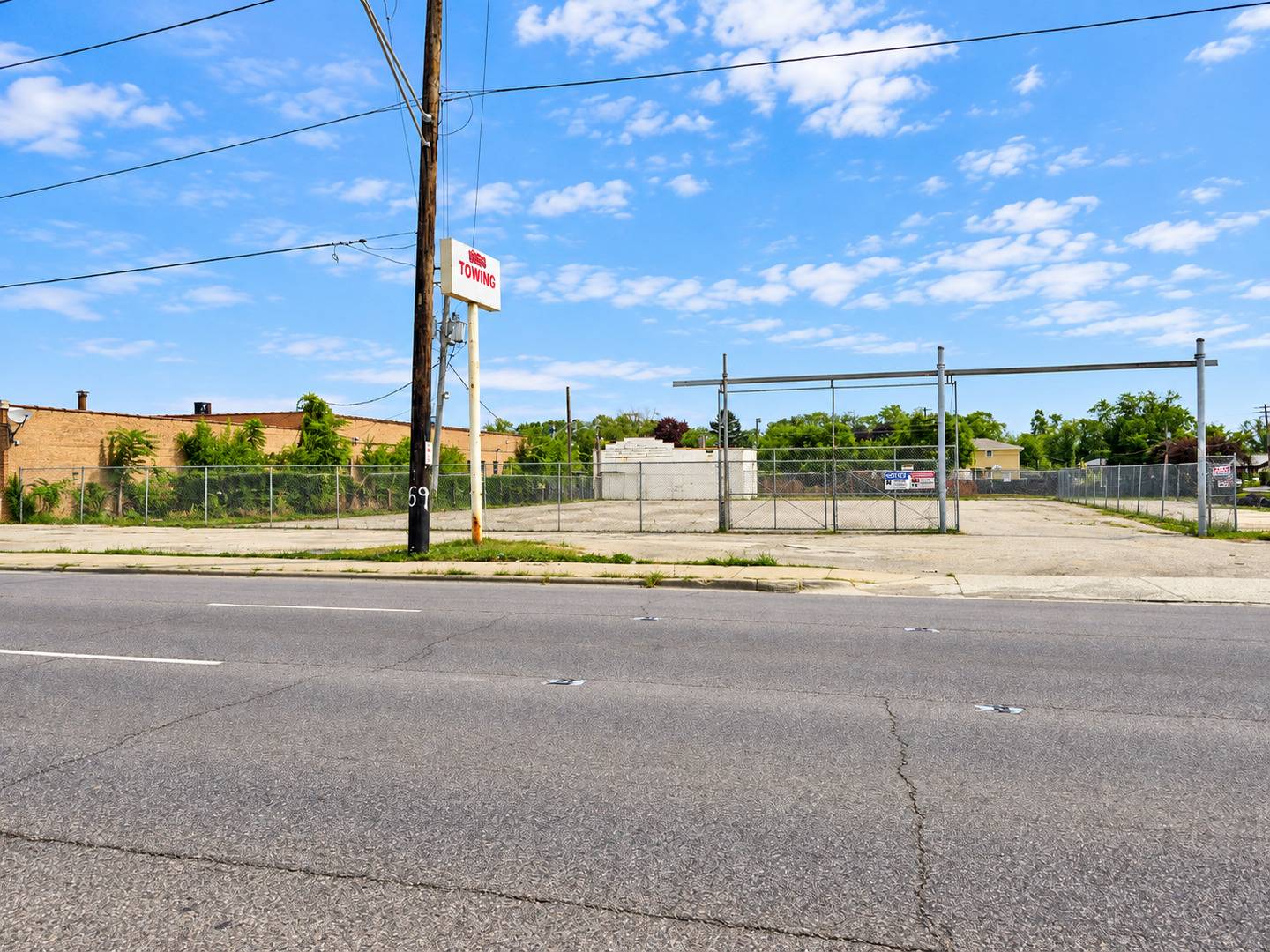 2305 N Mannheim RD, Melrose Park, IL 60164