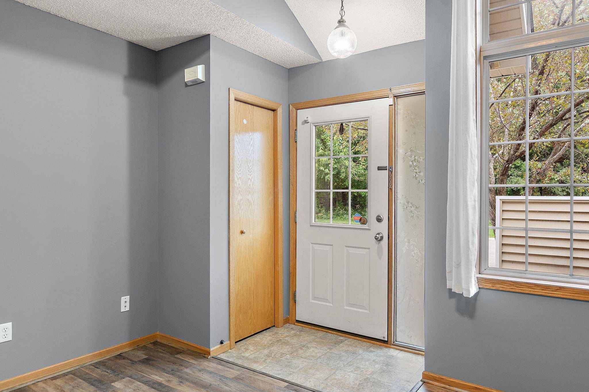 2264 River Rock LN, Shakopee, MN 55379
