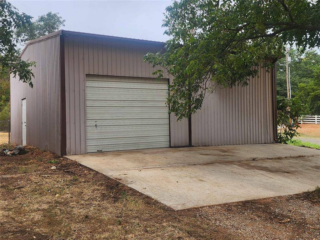 30581 Parkwood RD, Mcloud, OK 74851