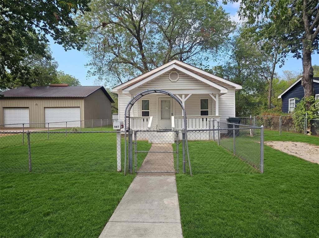 907 SE B ST, Ardmore, OK 73401